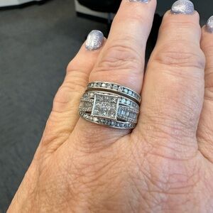 1/2ct engagement ring & 1/4 ct tw matching band  Asking 600.00